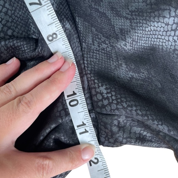 Express Stretch + ankle high rise snake print leggings women’s size medium - Picture 8 of 8